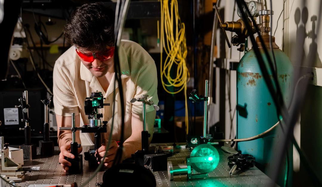 Muñoz explores rubrene’s potential in quantum computing and cryptography