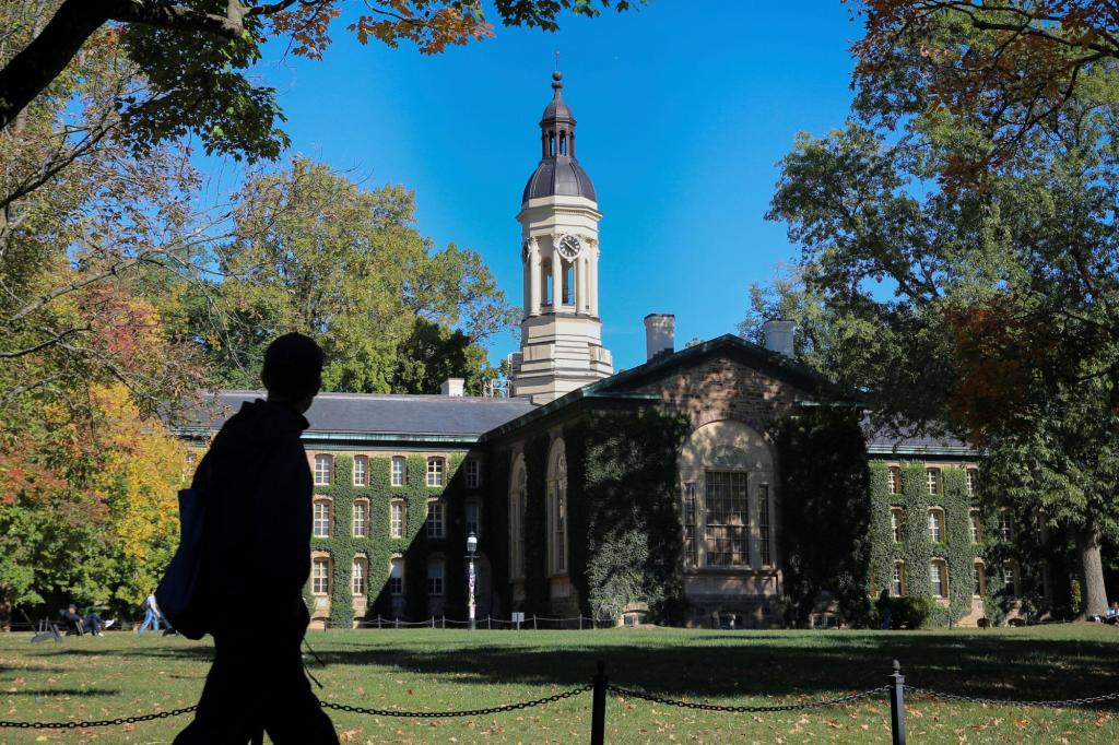 Elite Colleges Prioritize Low-Income Enrollment Amid Affirmative Action Ban