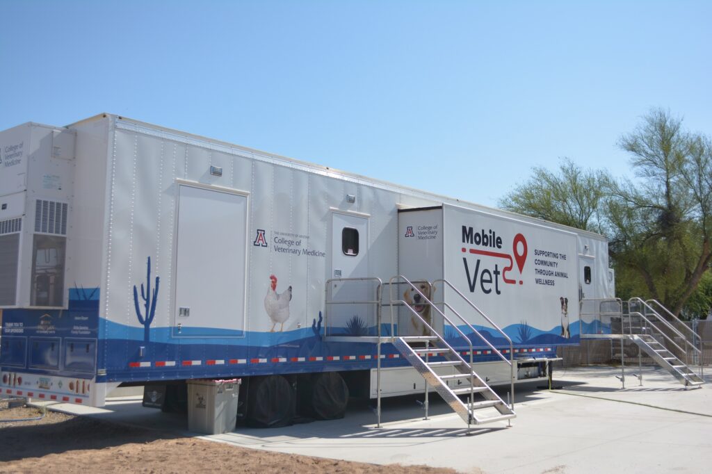 UA Vet Students and Purina Partner for Free Pet Care for Abuse Survivors