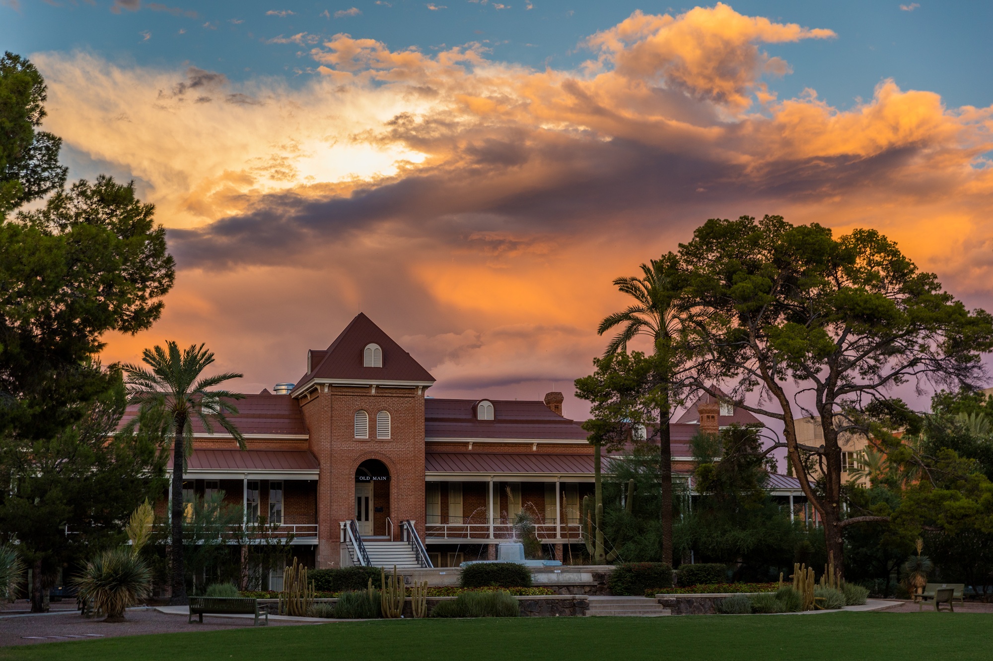 University of Arizona Honors Graduates with Centennial Achievement Awards