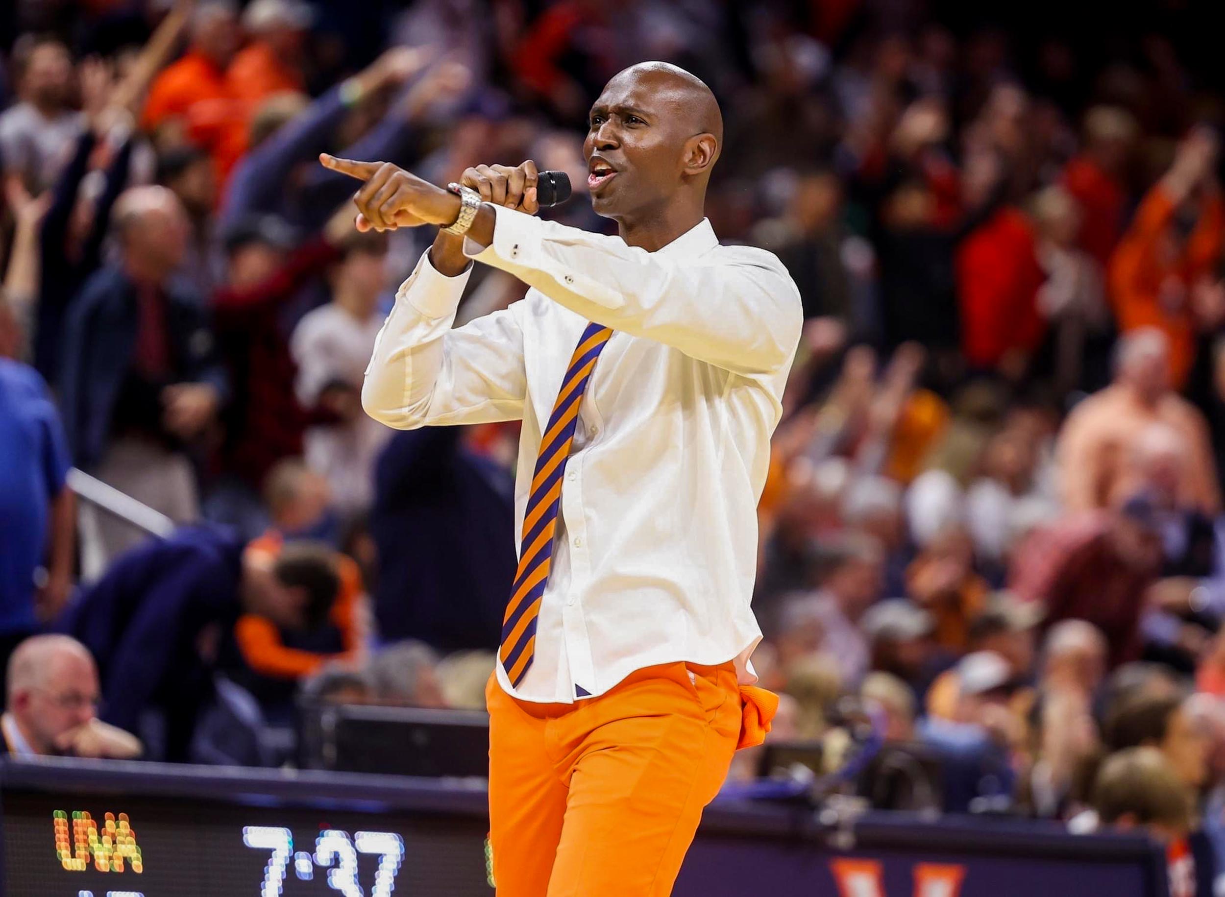 Jamar Hicks: Virginia’s Energetic Emcee in Signature Orange Pants[embed]https://www.youtube.com/watch?v=cf7z8OCBoHc[/embed]