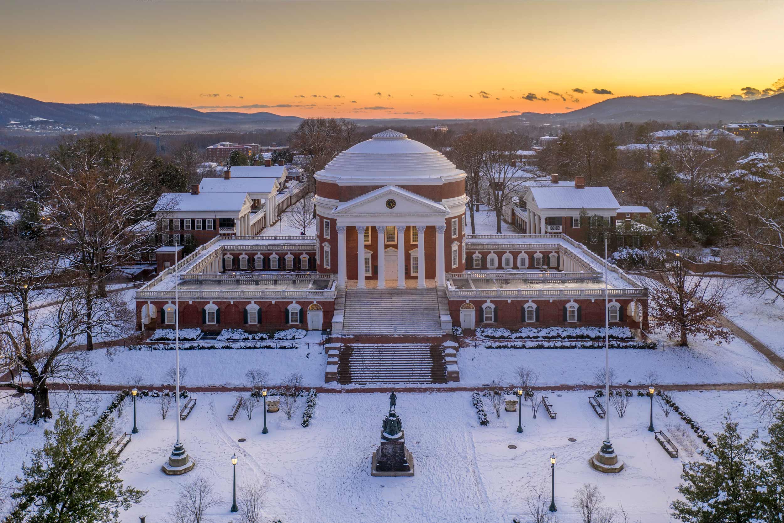 UVA Offers Early Admission to Largest Class of 2030 Candidate Pool