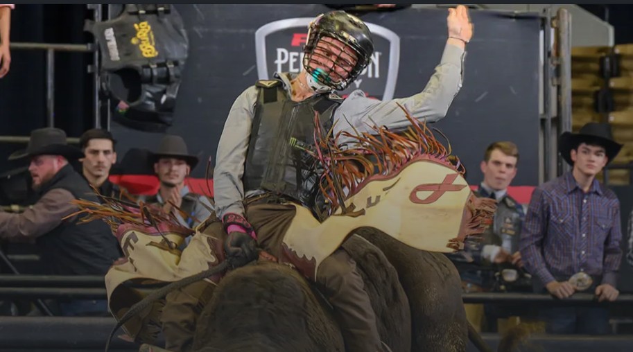 Elijah Jennings excels in bull riding, climbs to No. 2 in standings