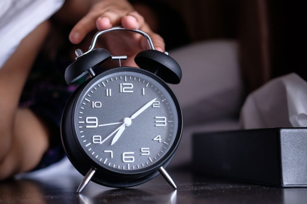 Study Links Common Sleep Habits to Brain Aging and Dementia Risk