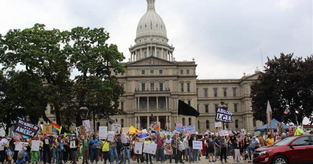 Michigan’s No Kings Movement Shifts Focus to Voter Outreach Ahead of Midterms Michigan’s No Kings Movement Shifts Focus to Voter Outreach Ahead of Midterms
