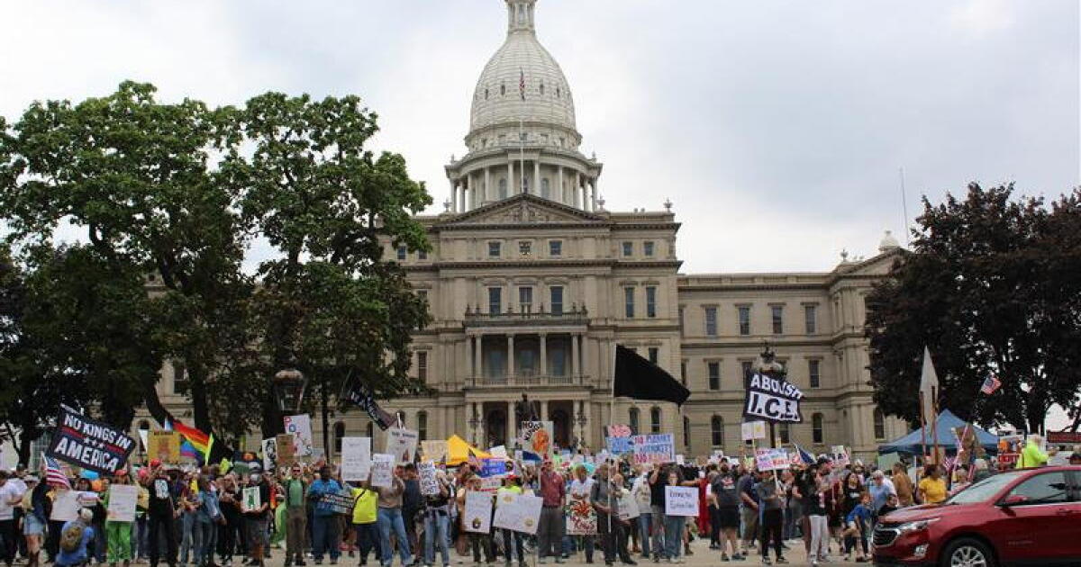 Michigan’s No Kings Movement Shifts Focus to Voter Outreach Ahead of Midterms Michigan’s No Kings Movement Shifts Focus to Voter Outreach Ahead of Midterms